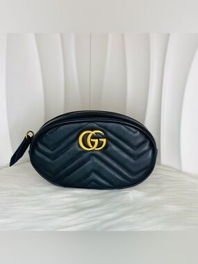Gucci Marmont Waist bagBlack Quilted Leather Oval Crossbody with Gold Double G